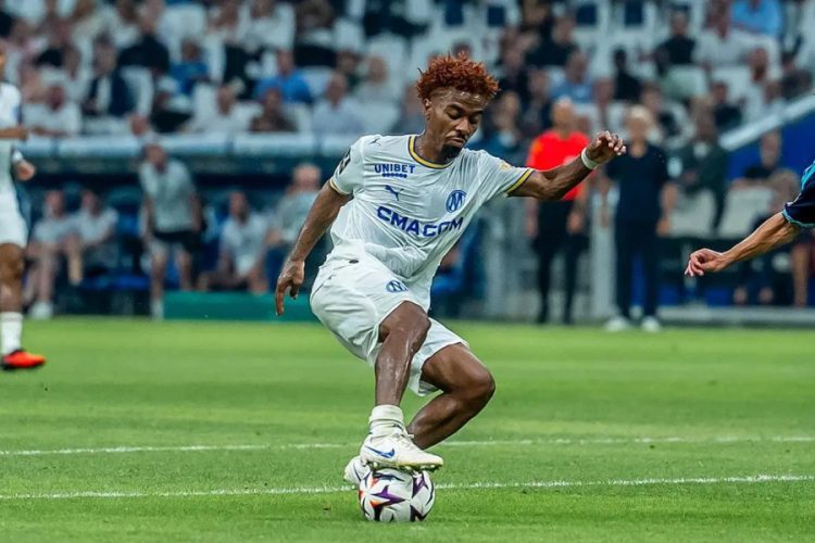 Angel Gomes fait partie des rares milieux disponibles à l'OM en ce moment (site OM)